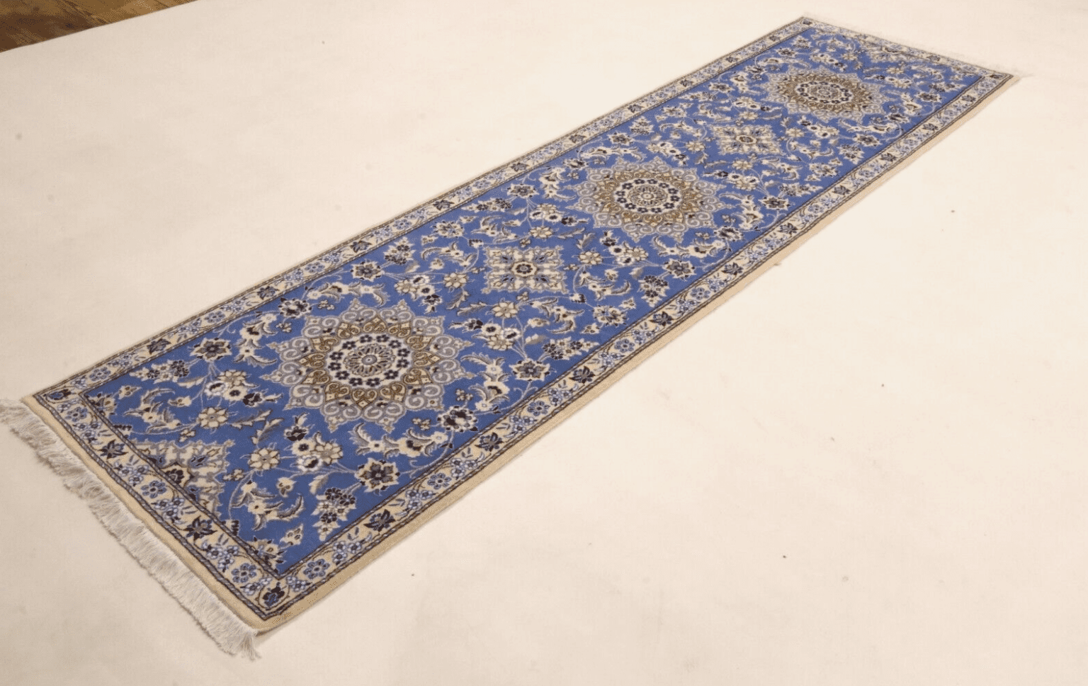 wunderschoner-nain-9-la-perserteppich-298-x-82-cm-mit-ca-500000-knoten-m-1-2 Persian Rug Nain 298 x 82 cm Hand-knotted (Sold)