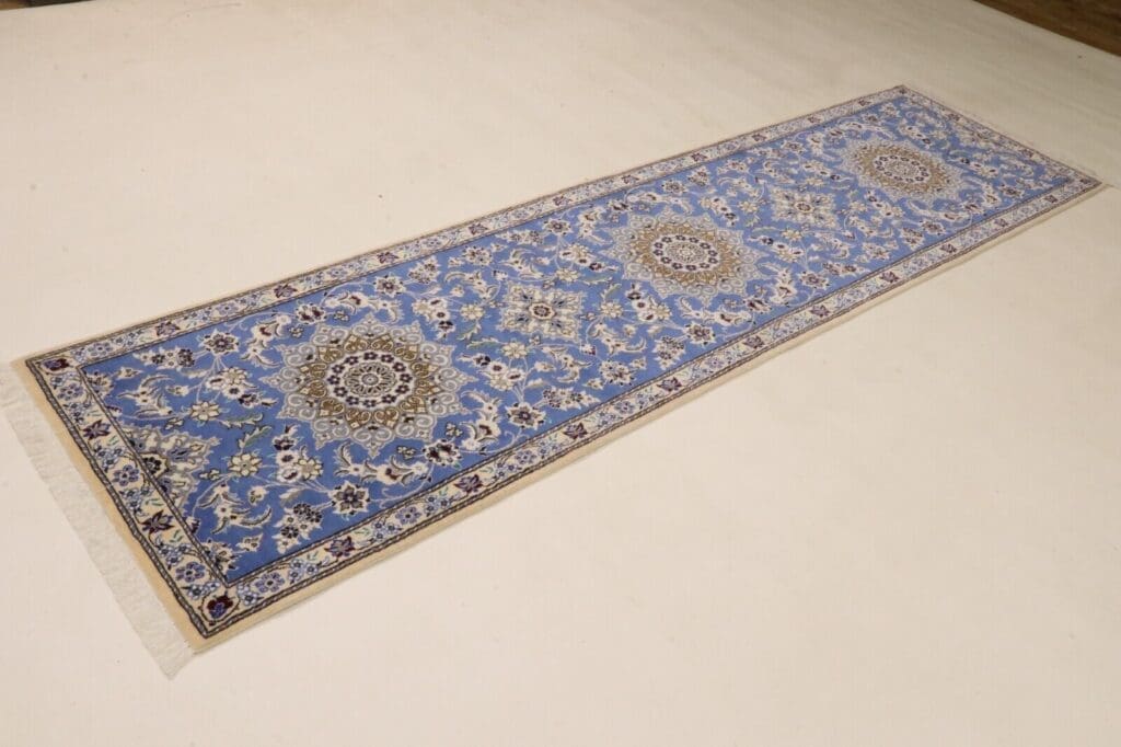 wunderschoner-nain-9-la-perserteppich-298-x-82-cm-mit-ca-500000-knoten-m-1-1 Persian Rug Nain 298 x 82 cm Hand-knotted (Sold)