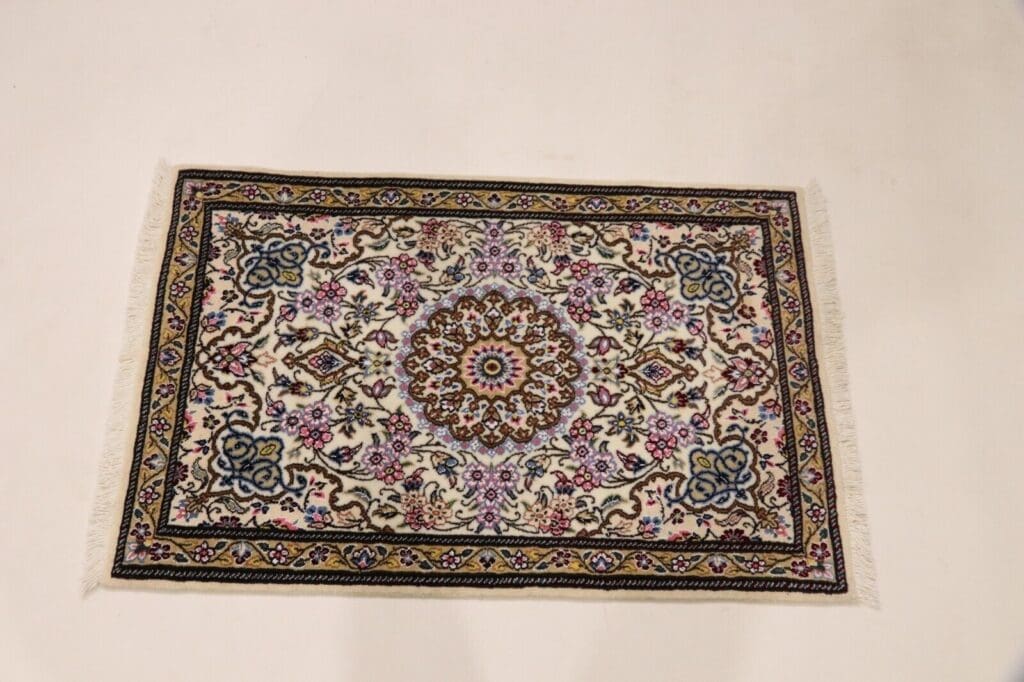 Persian Rug Nain 90 x 60 cm Wool Hand-knotted