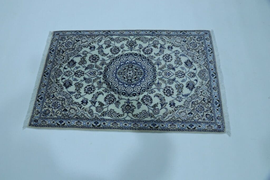 Persian Rug Nain 136 x 89 cm Wool Hand-knotted