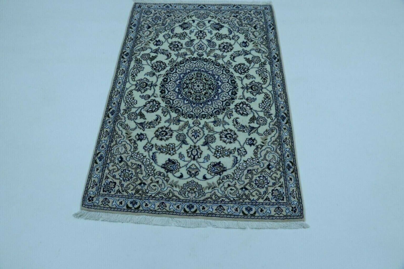 Persian Rug Nain 136 x 89 cm Wool Hand-knotted