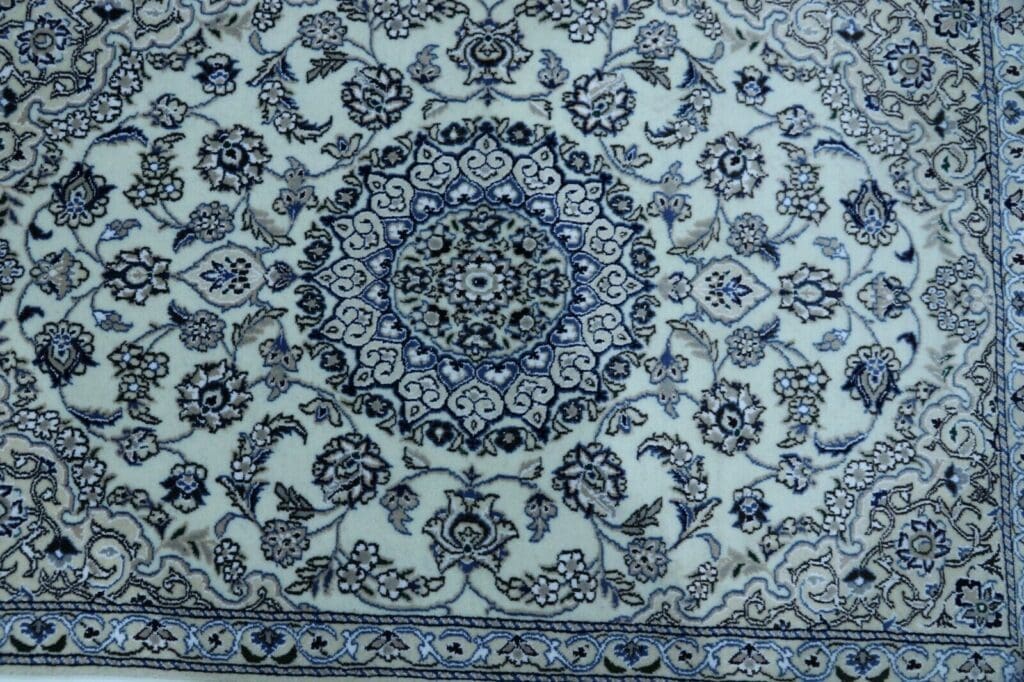 Persian Rug Nain 136 x 89 cm Wool Hand-knotted