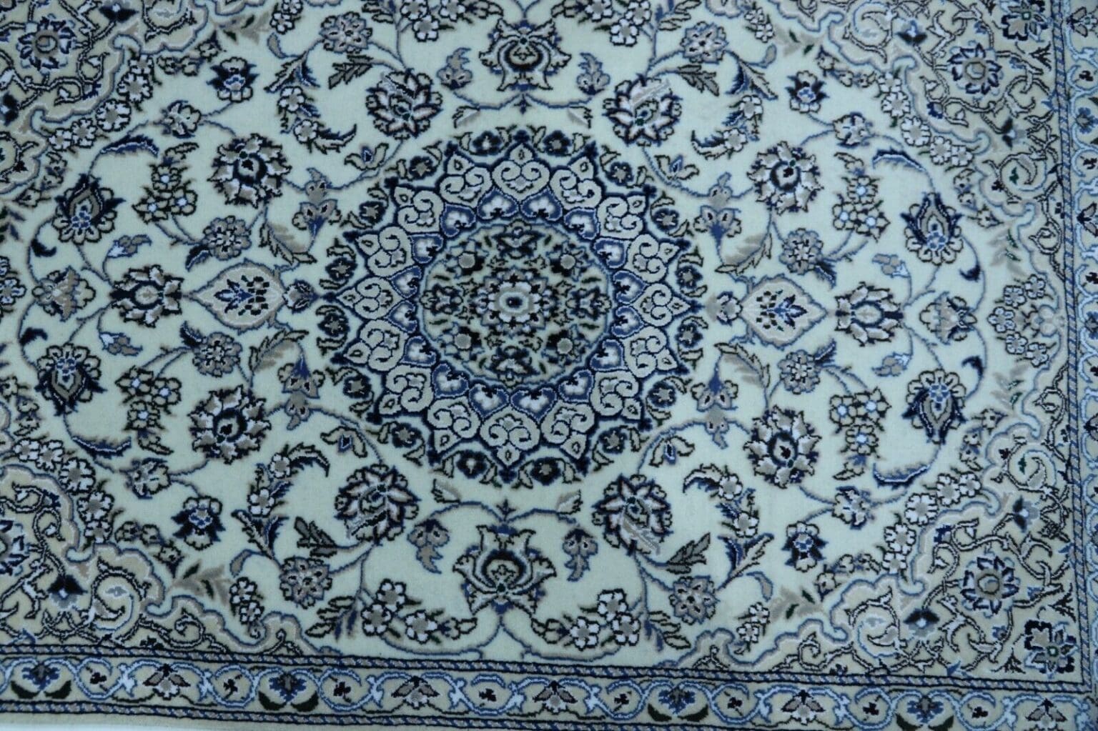 Persian Rug Nain 136 x 89 cm Wool Hand-knotted