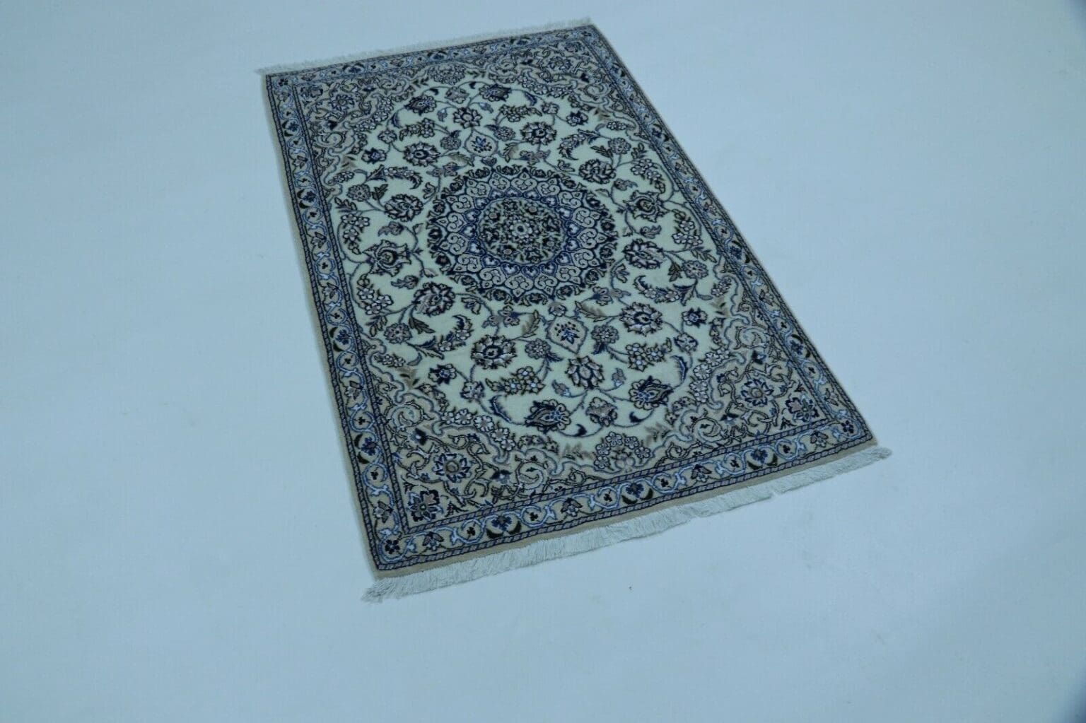 Persian Rug Nain 136 x 89 cm Wool Hand-knotted
