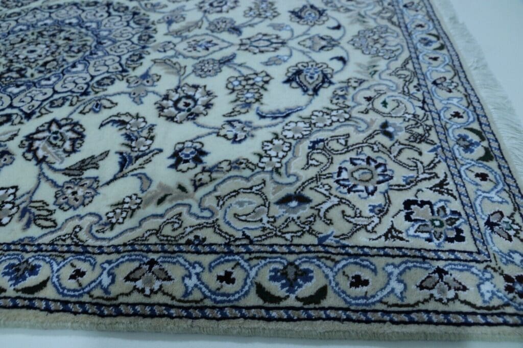Persian Rug Nain 136 x 89 cm Wool Hand-knotted