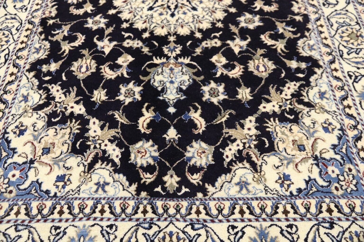 Persian Rug Nain 238 x 169 cm Wool Hand-knotted