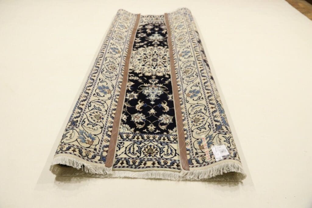 Persian Rug Nain 238 x 169 cm Wool Hand-knotted