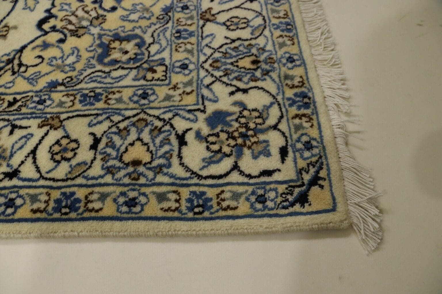 Persian Rug Nain 203 x 125 cm Wool Hand-knotted