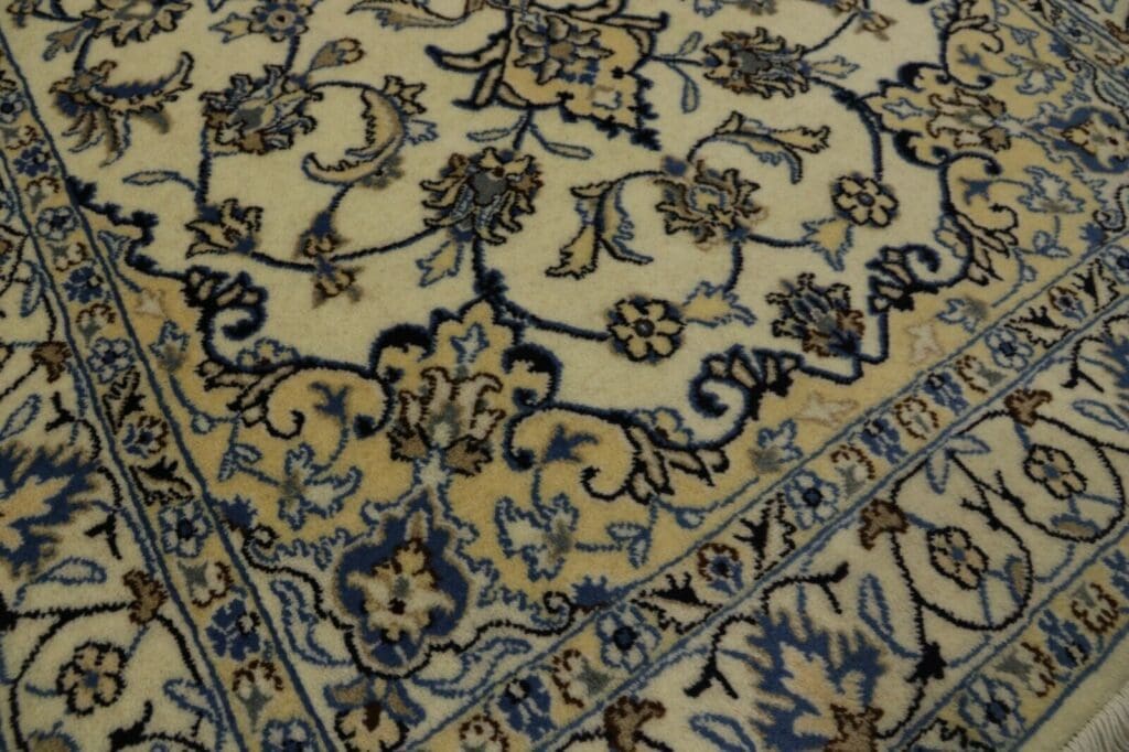Persian Rug Nain 203 x 125 cm Wool Hand-knotted