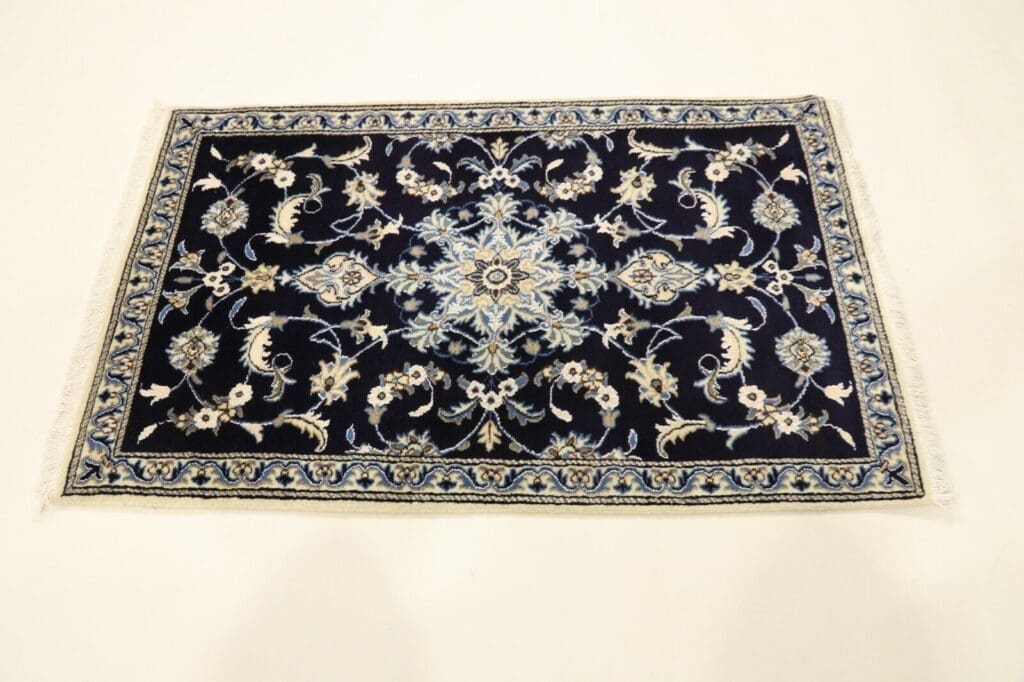 Persian Rug Nain 136 x 84 cm Wool Hand-knotted