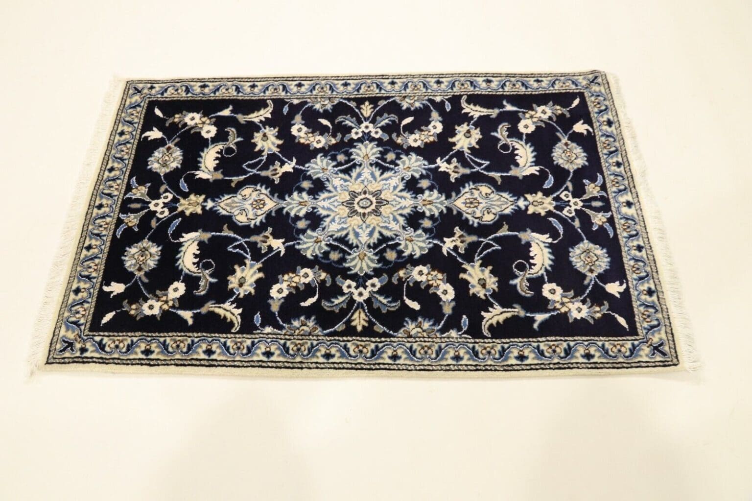 Persian Rug Nain 136 x 84 cm Wool Hand-knotted