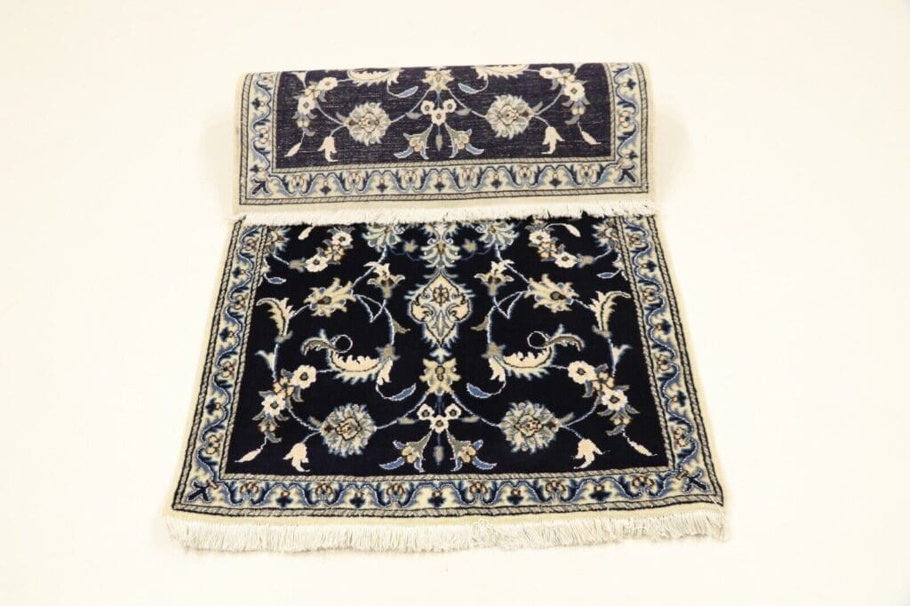 Persian Rug Nain 136 x 84 cm Wool Hand-knotted