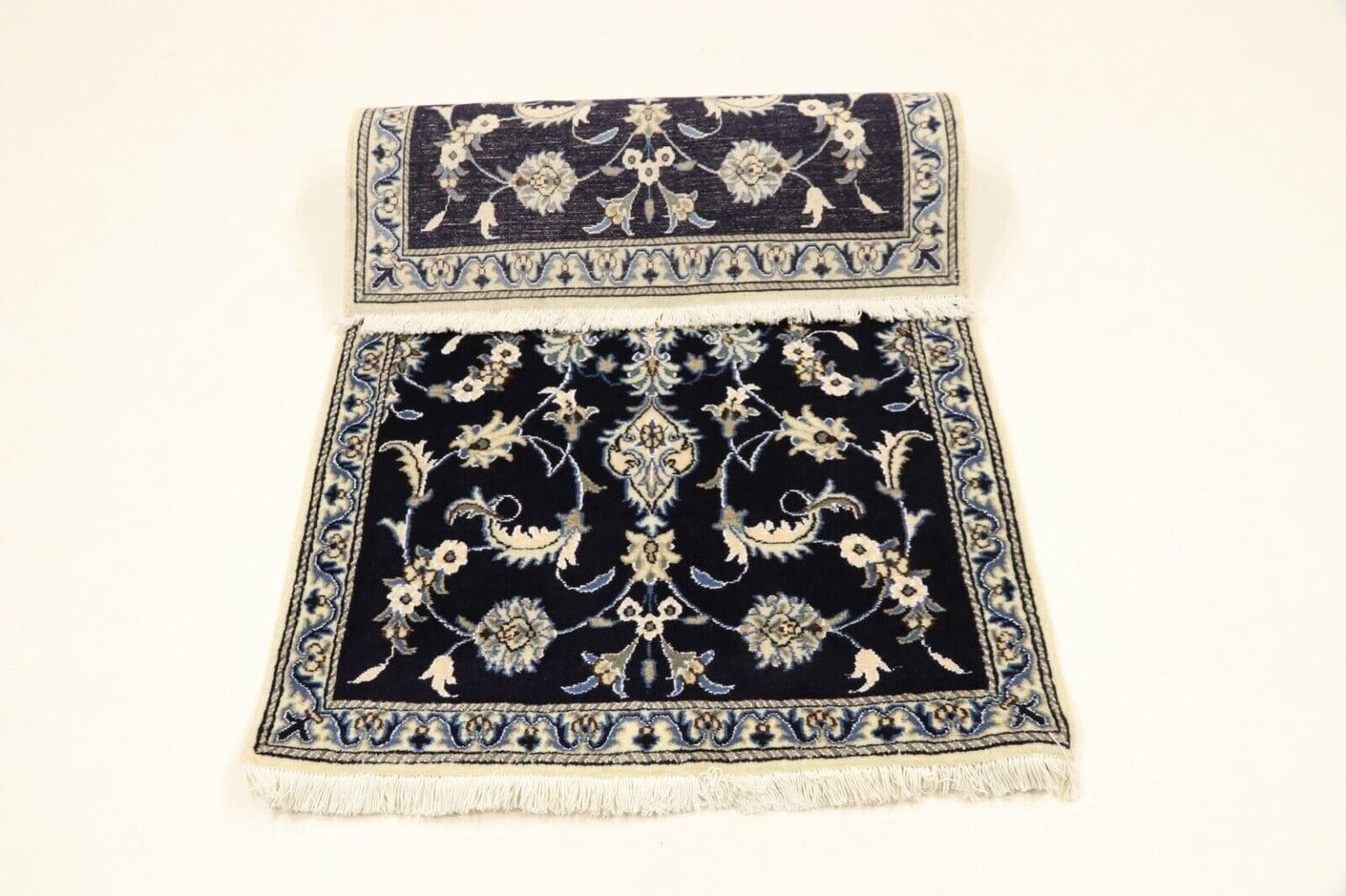 Persian Rug Nain 136 x 84 cm Wool Hand-knotted