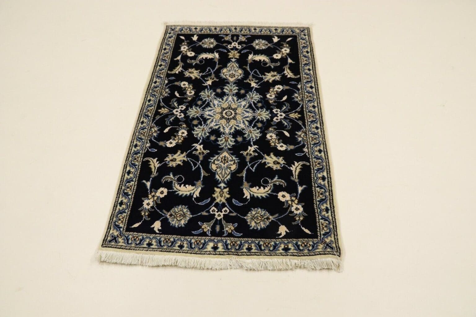 Persian Rug Nain 136 x 84 cm Wool Hand-knotted