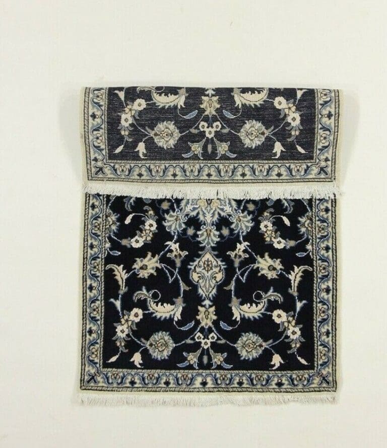 Persian Rug Nain 136 x 84 cm Wool Hand-knotted