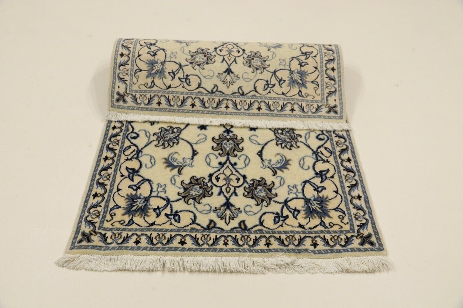 Persian Rug Nain 140 x 88 cm Wool Hand-knotted