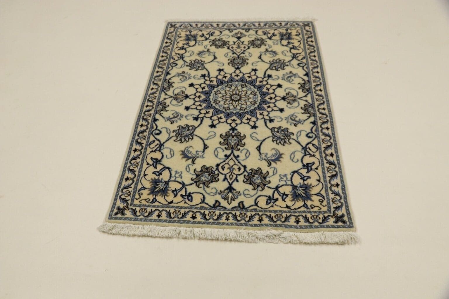 Persian Rug Nain 140 x 88 cm Wool Hand-knotted