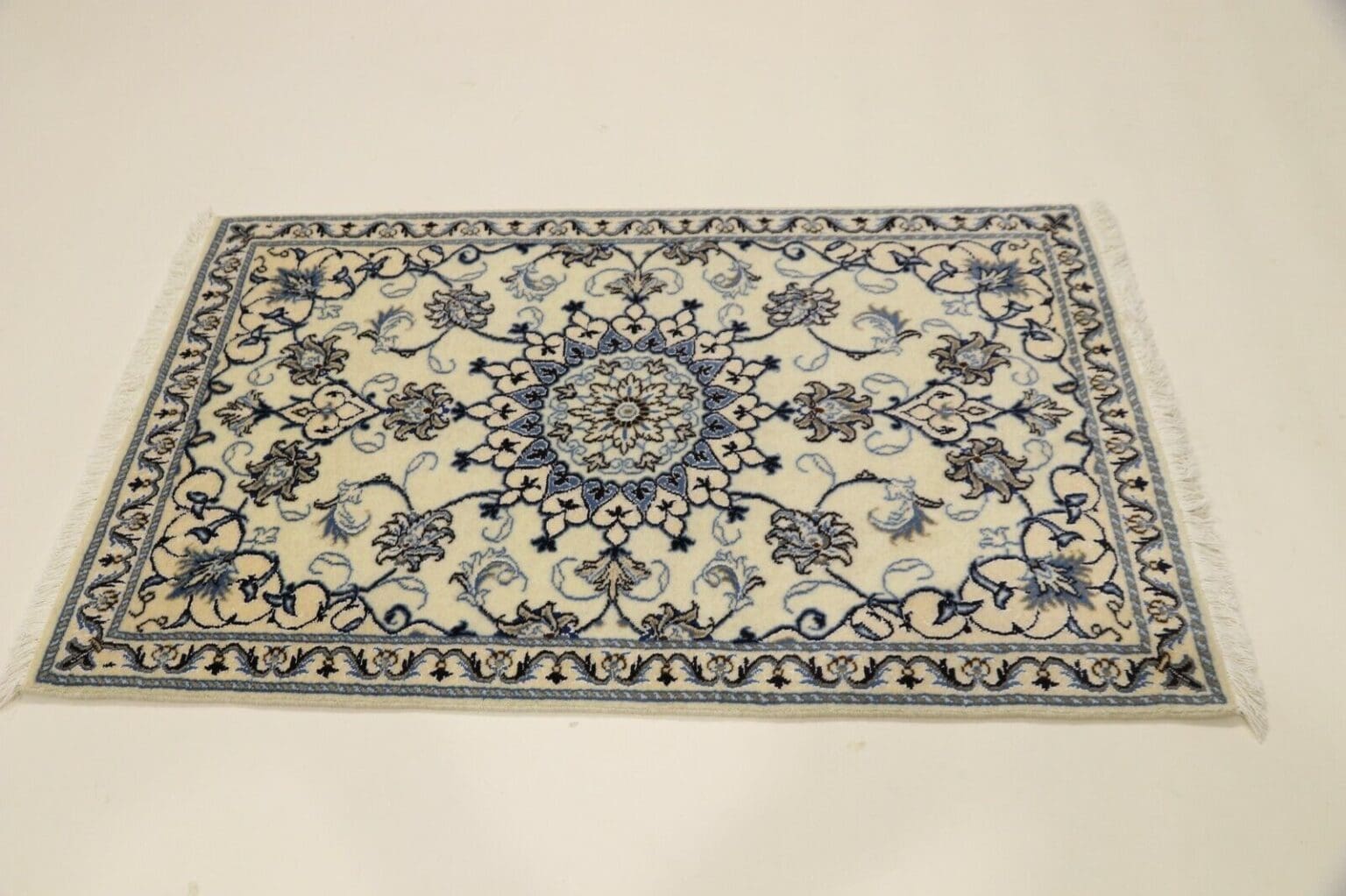 Persian Rug Nain 140 x 88 cm Wool Hand-knotted
