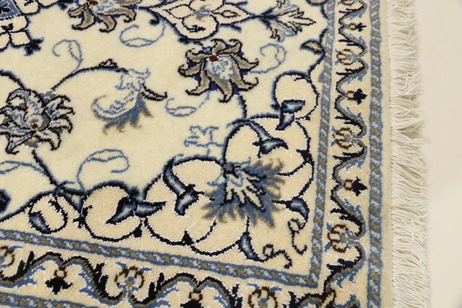 Persian Rug Nain 140 x 88 cm Wool Hand-knotted