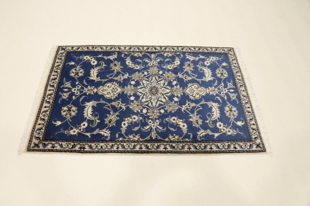 Persian Rug Nain 137 x 88 cm Wool Hand-knotted