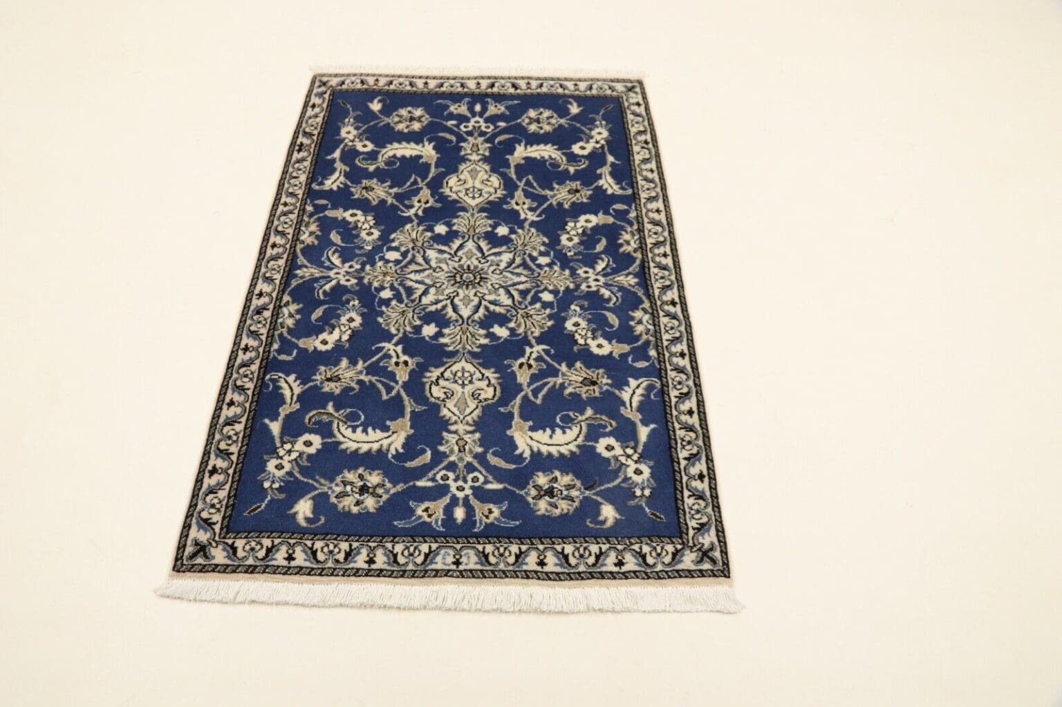 Persian Rug Nain 137 x 88 cm Wool Hand-knotted