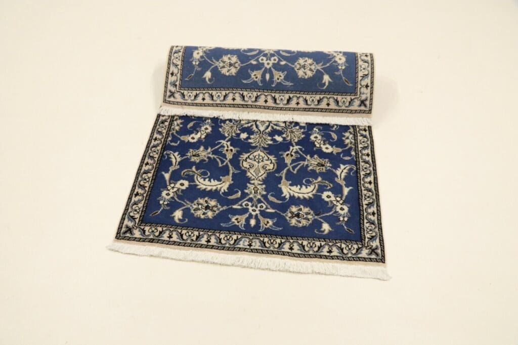 Persian Rug Nain 137 x 88 cm Wool Hand-knotted
