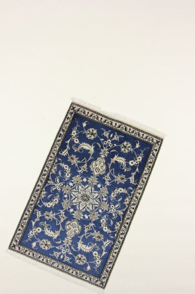 Persian Rug Nain 137 x 88 cm Wool Hand-knotted