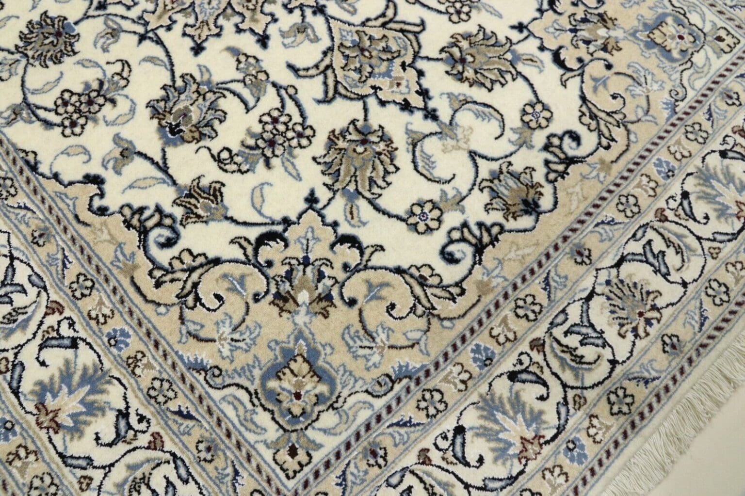 Persian Rug Nain 193 x 140 cm Wool Hand-knotted