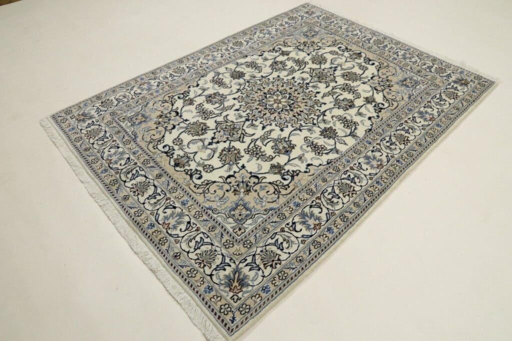 Persian Rug Nain 193 x 140 cm Wool Hand-knotted