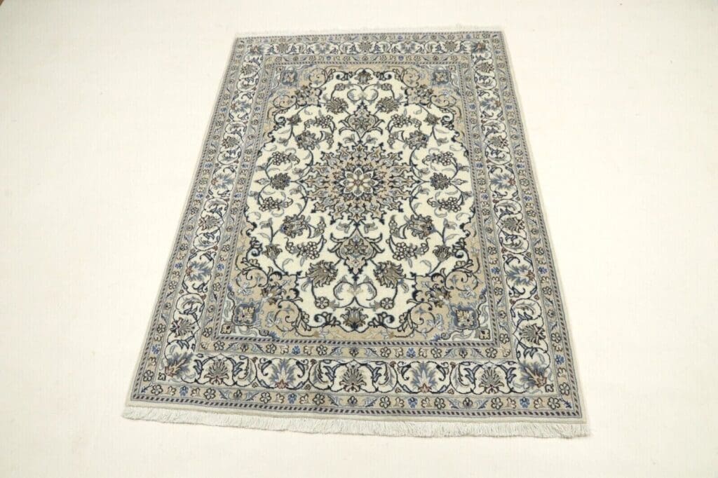 Persian Rug Nain 193 x 140 cm Wool Hand-knotted