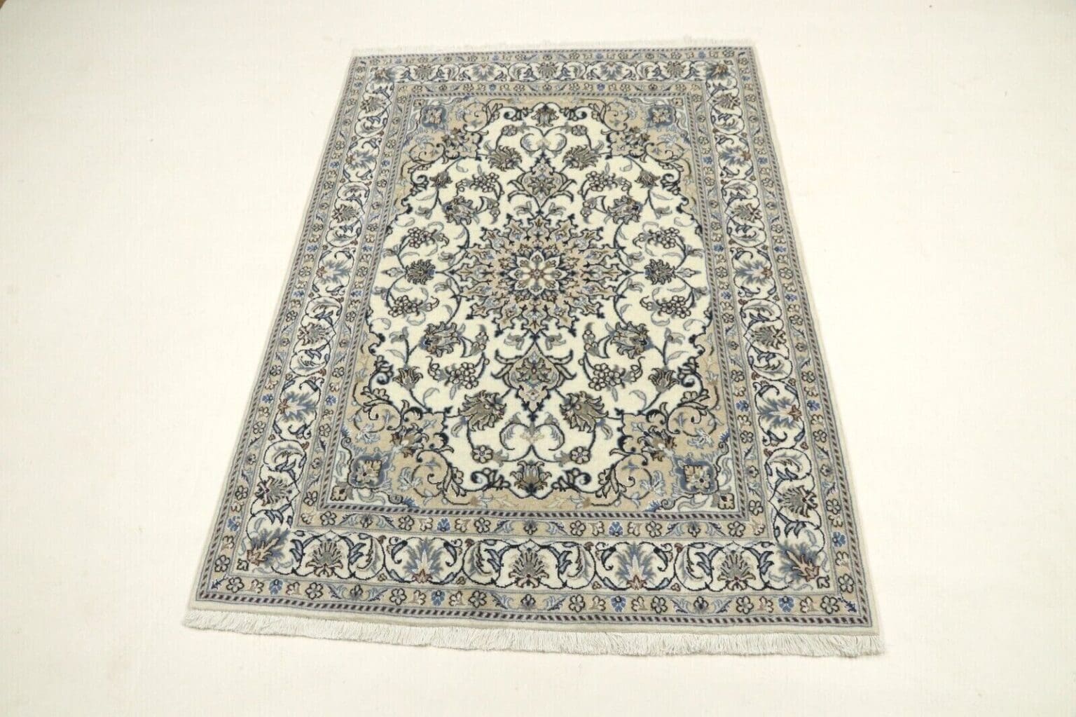 Persian Rug Nain 193 x 140 cm Wool Hand-knotted