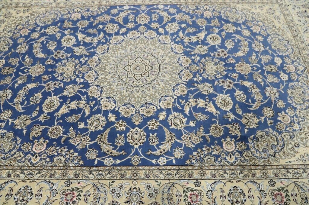 Persian Rug Nain 308 x 206 cm Wool Hand-knotted