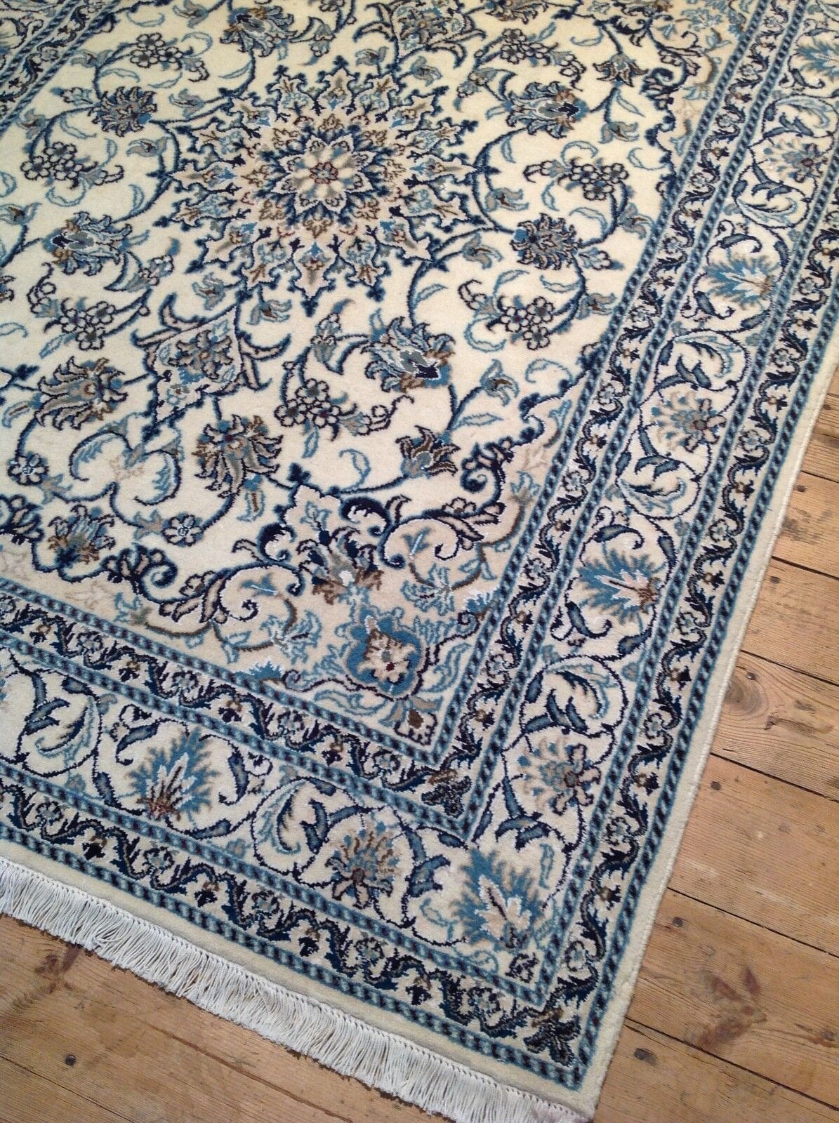 Persian Rug Nain 201 x 154 cm Wool Hand-knotted