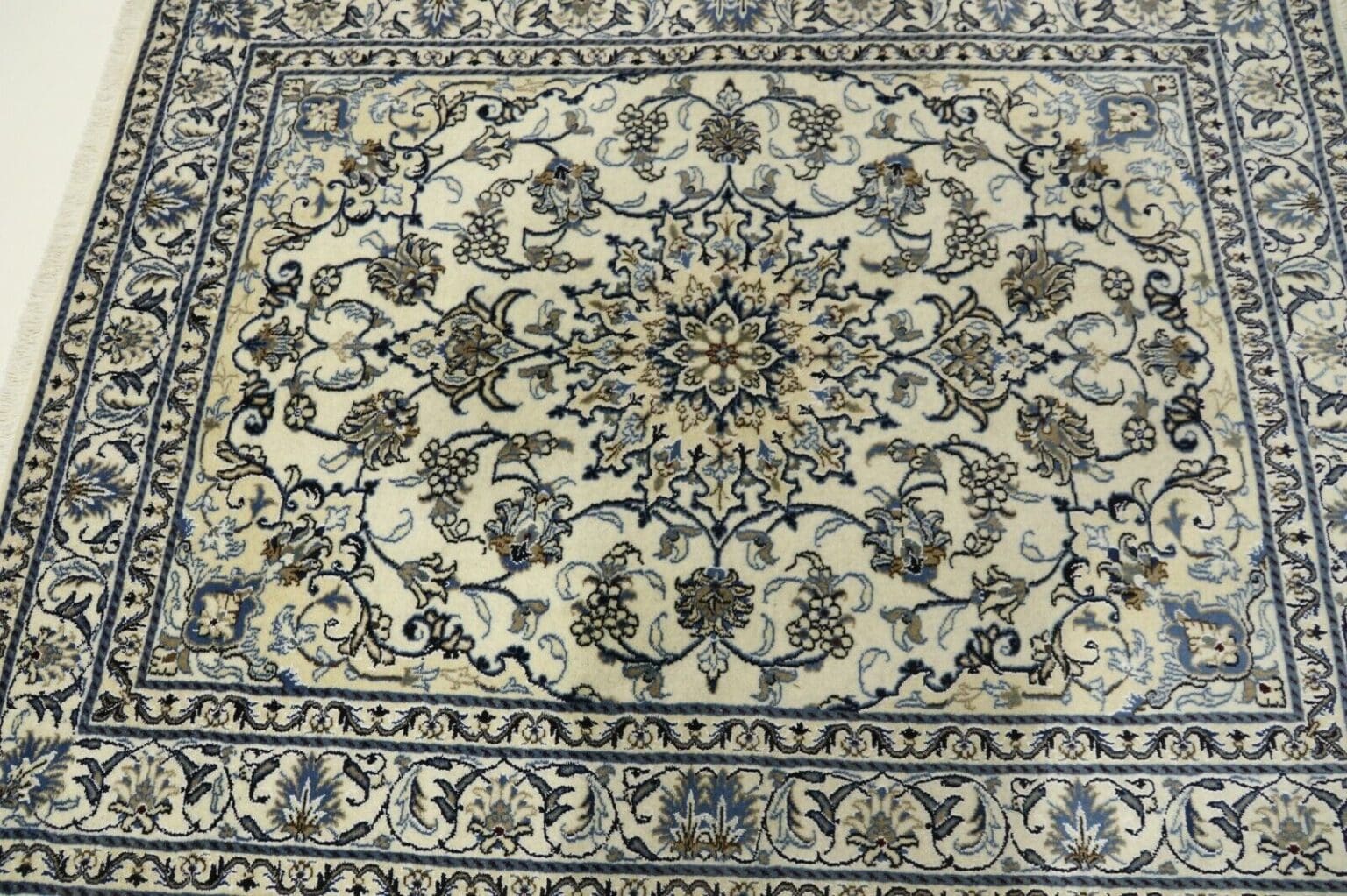Persian Rug Nain 197 x 149 cm Wool Hand-knotted