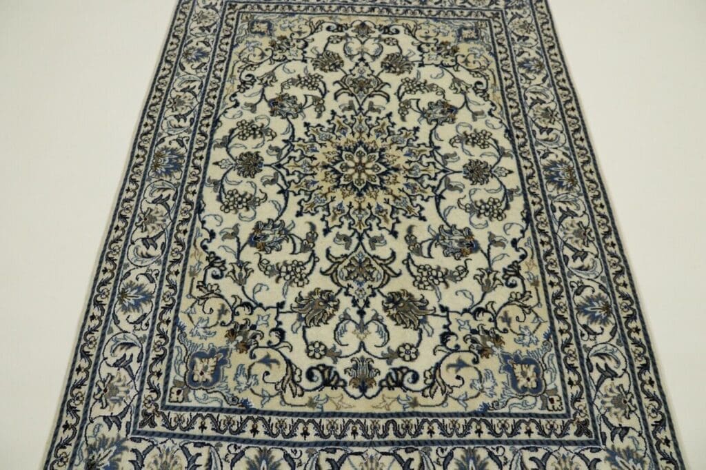 Persian Rug Nain 197 x 149 cm Wool Hand-knotted