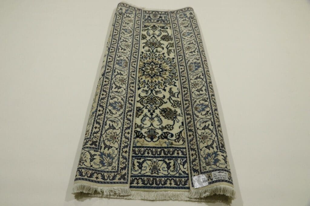 Persian Rug Nain 197 x 149 cm Wool Hand-knotted
