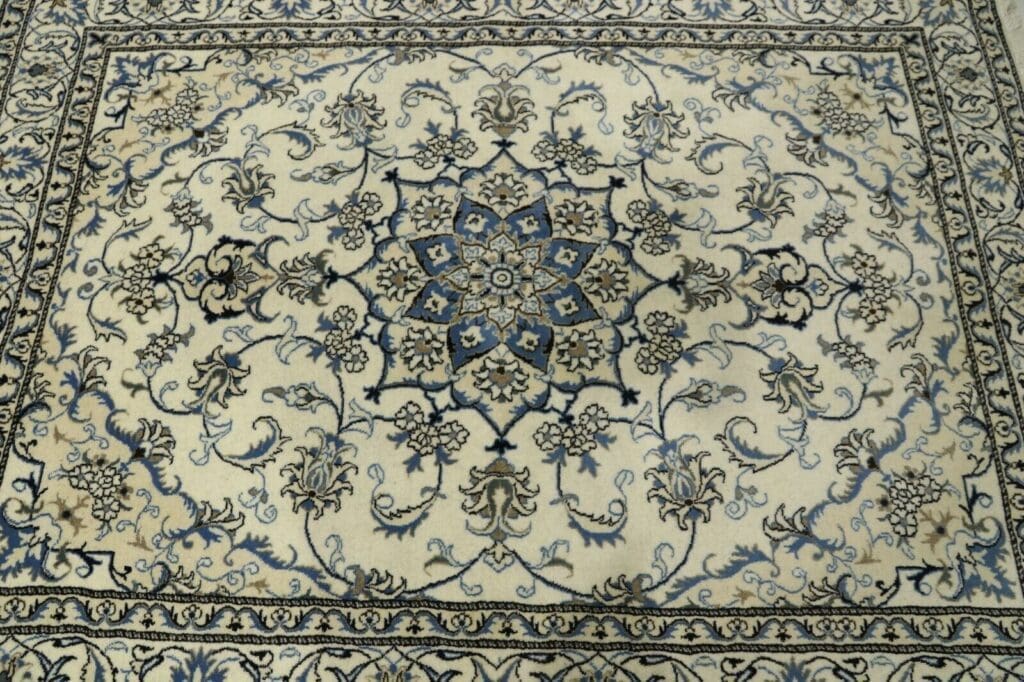 wunderschoner-orientteppich-nain-mit-seide-230-x-168-cm-ca-300000-1 Persian Rug Nain 230 x 168 cm Wool Hand-knotted