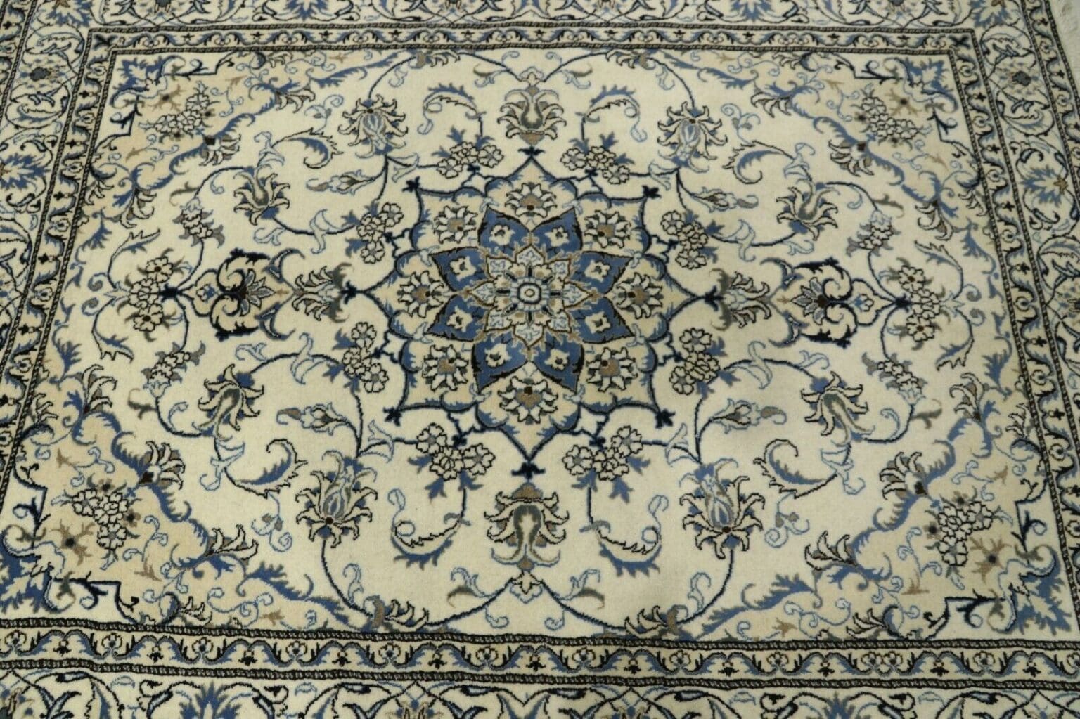 wunderschoner-orientteppich-nain-mit-seide-230-x-168-cm-ca-300000-1 Persian Rug Nain 230 x 168 cm Wool Hand-knotted