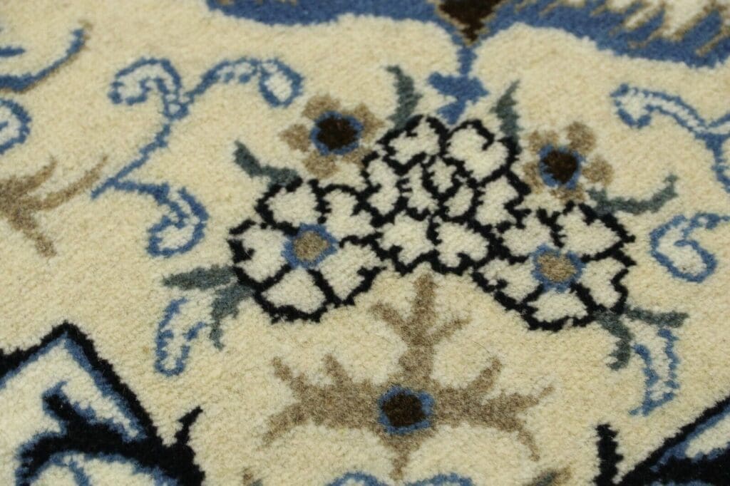 wunderschoner-orientteppich-nain-mit-seide-230-x-168-cm-ca-300000-5 Persian Rug Nain 230 x 168 cm Wool Hand-knotted