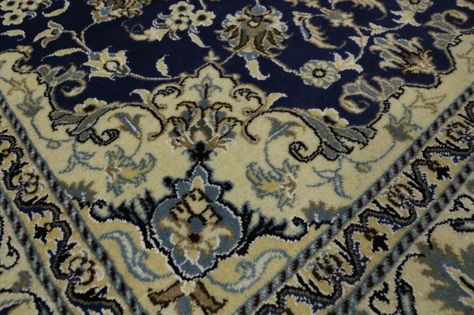 Persian Rug Nain 196 x 150 cm Wool Hand-knotted
