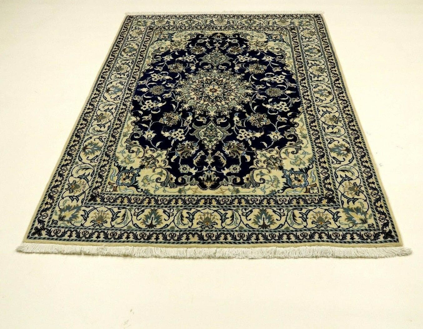 Persian Rug Nain 196 x 150 cm Wool Hand-knotted