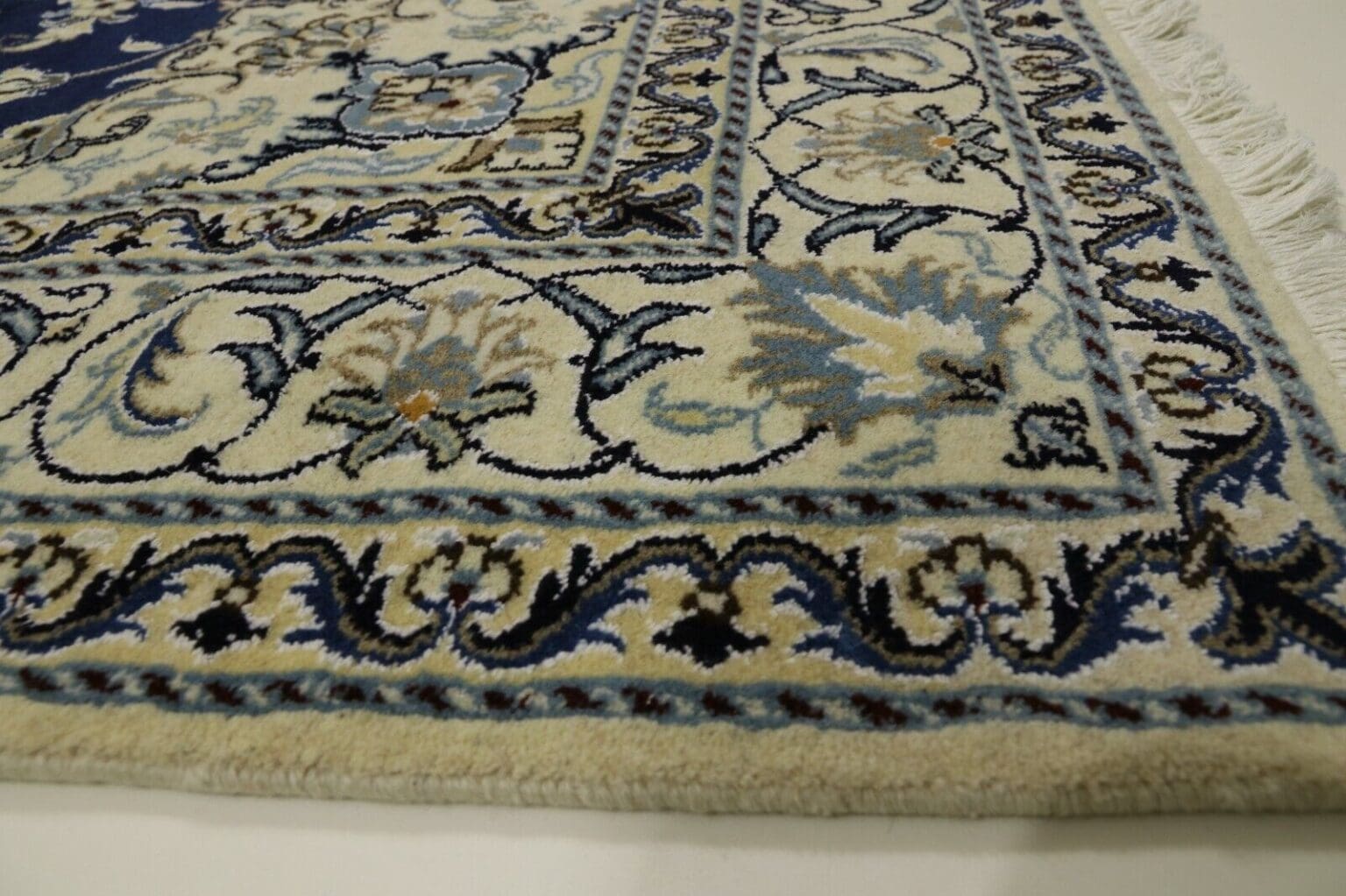 Persian Rug Nain 196 x 150 cm Wool Hand-knotted