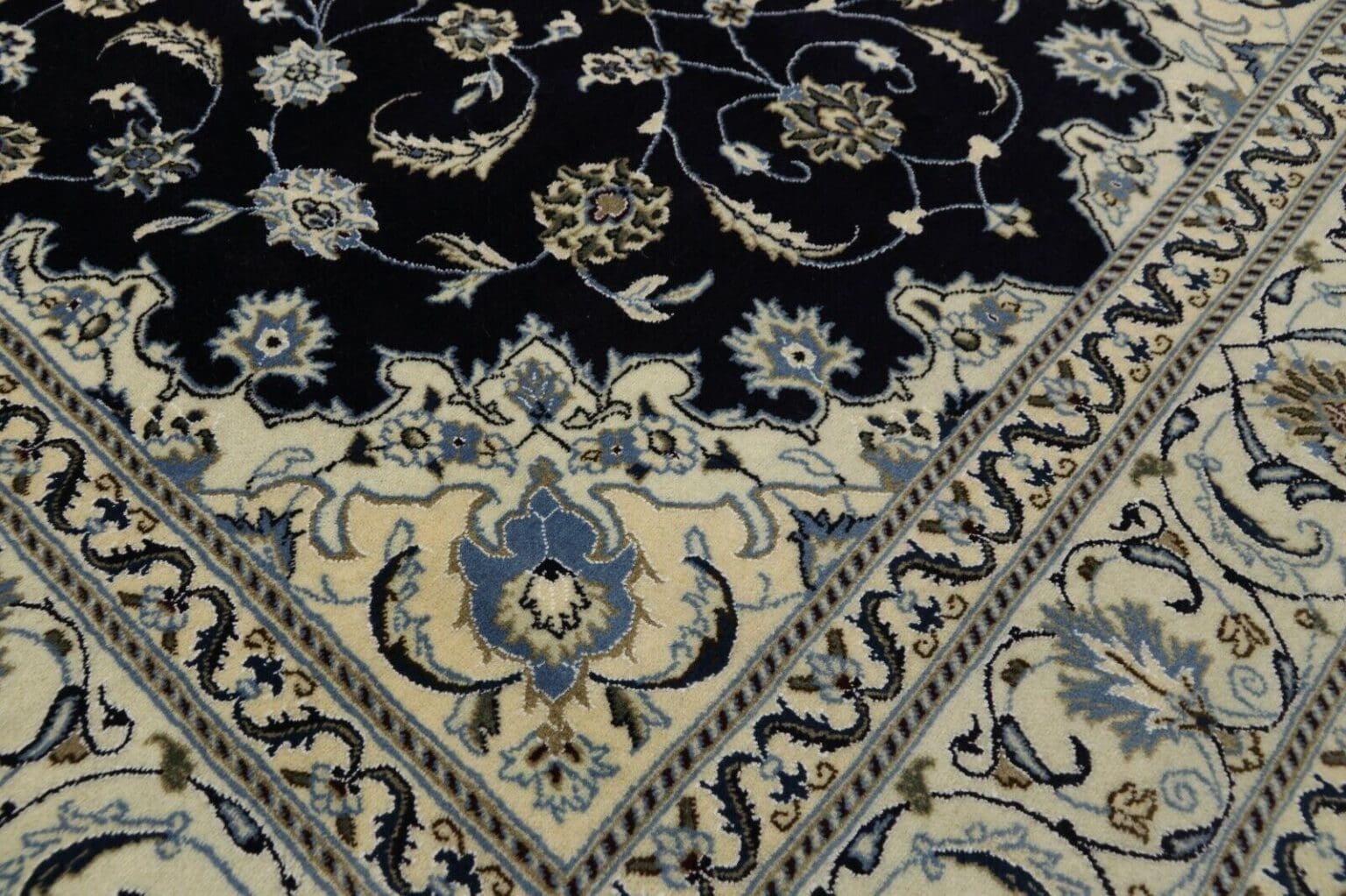 Persian Rug Nain 306 x 198 cm Wool Hand-knotted