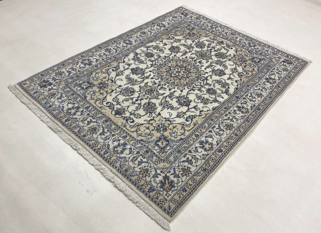 Persian Rug Nain 191 x 150 cm Wool Hand-knotted