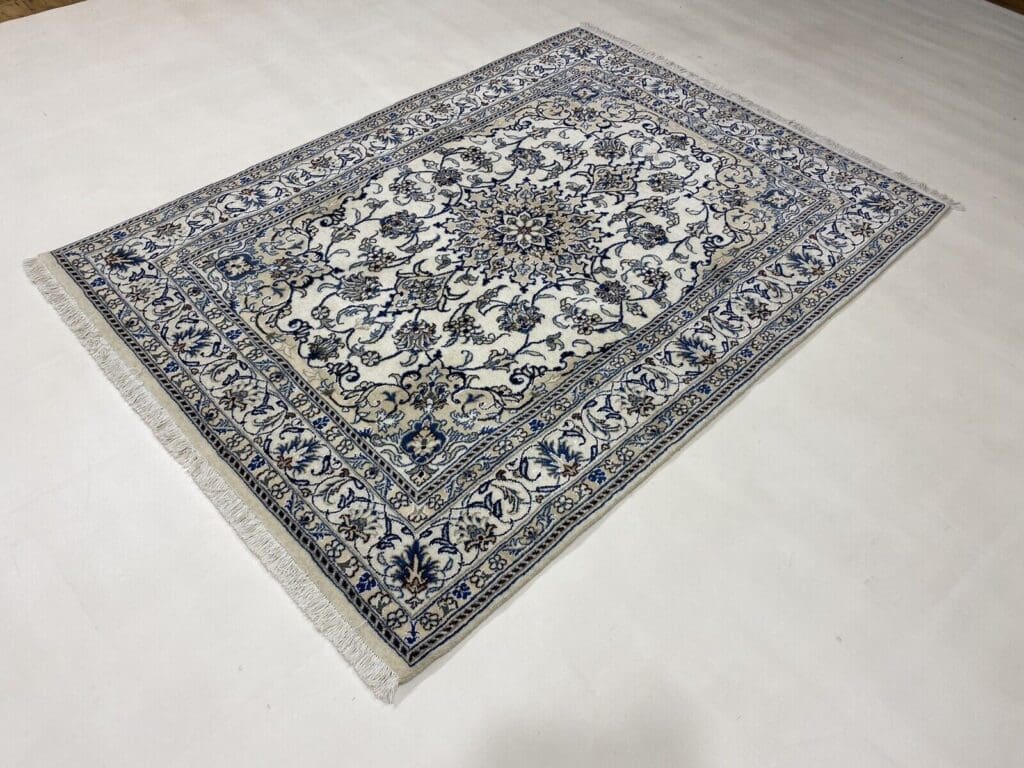 Persian Rug Nain 191 x 150 cm Wool Hand-knotted