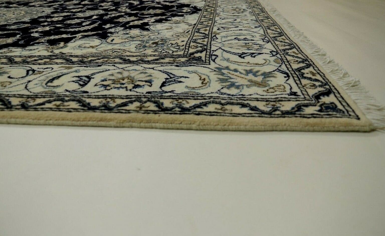 Persian Rug Nain 292 x 196 cm Wool Hand-knotted