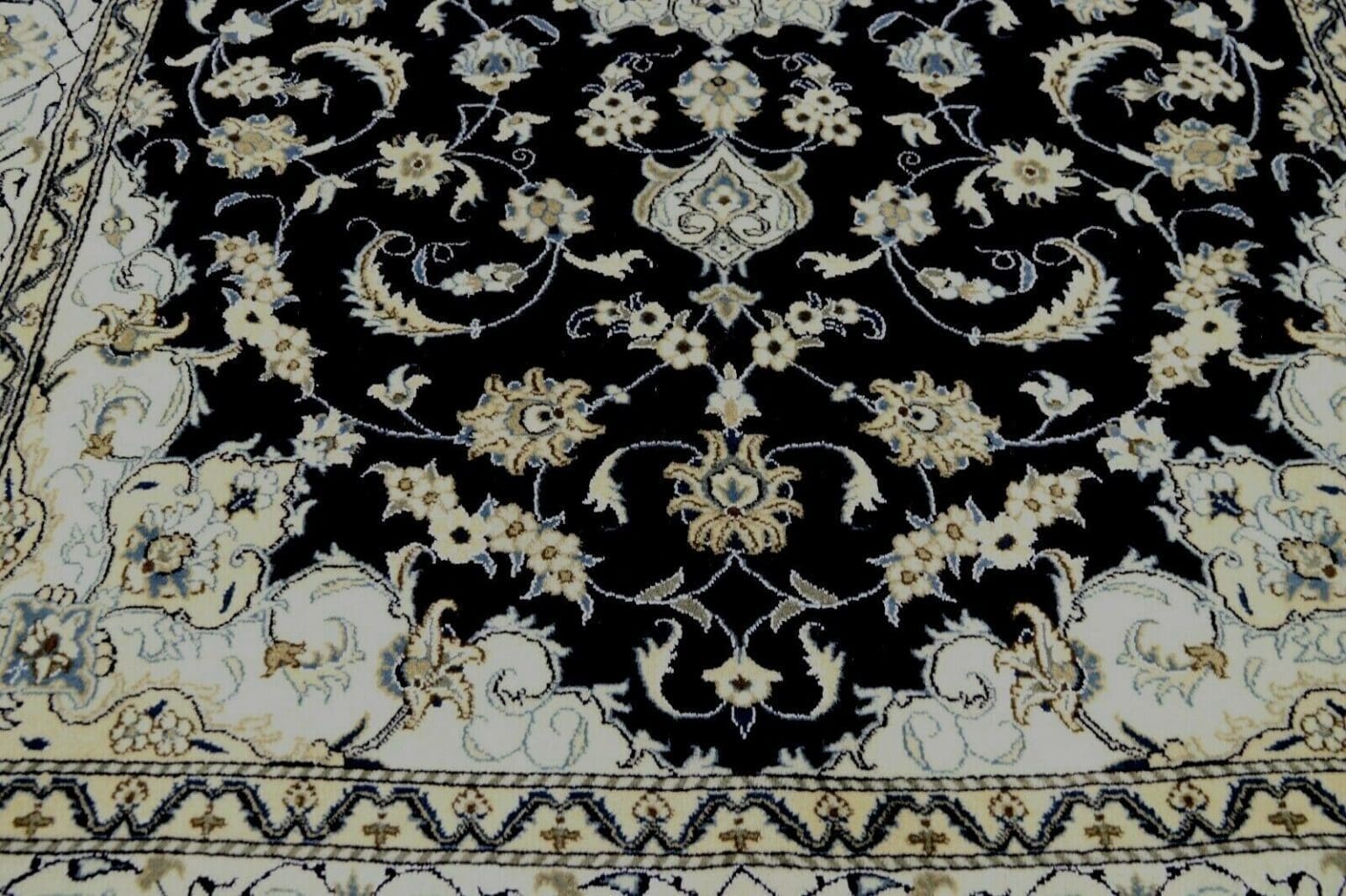 Persian Rug Nain 292 x 196 cm Wool Hand-knotted