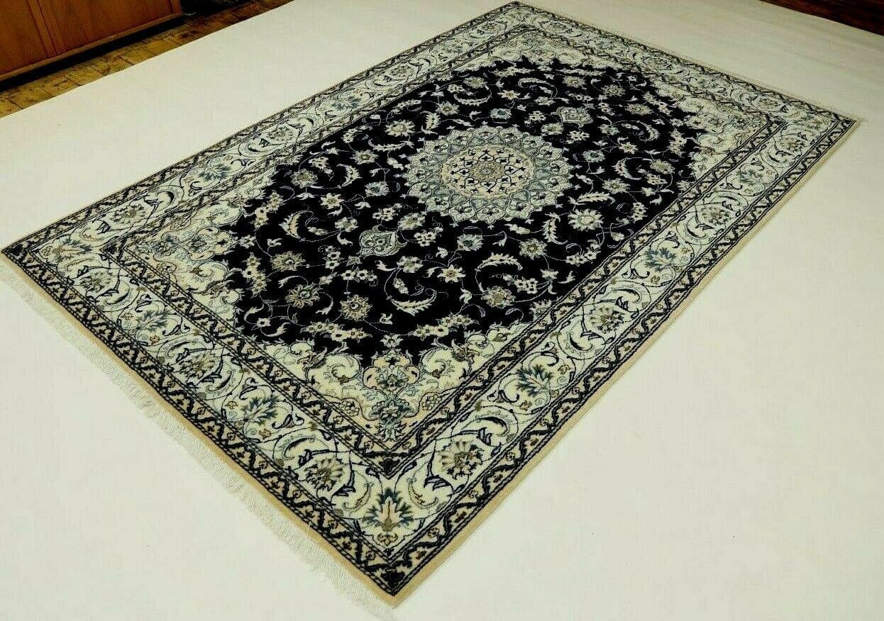 Persian Rug Nain 292 x 196 cm Wool Hand-knotted