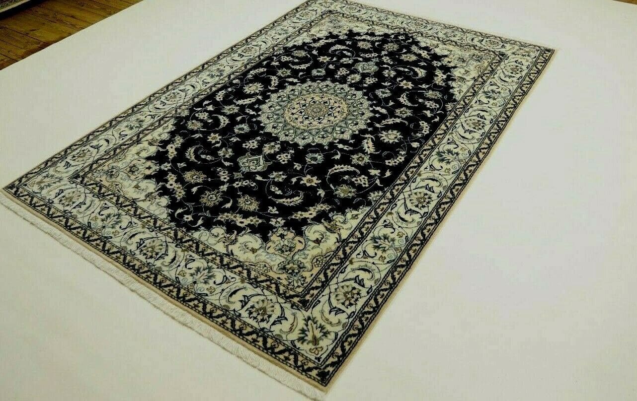 Persian Rug Nain 292 x 196 cm Wool Hand-knotted