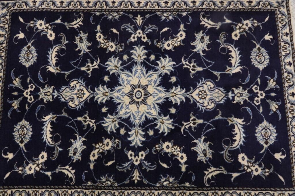 Persian Rug Nain 135 x 92 cm Wool Hand-knotted
